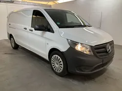 Weiß Gebraucht 2023 Mercedes Vito Van / Kleinbus | 32.900 € (Fairer Preis)