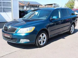 Blau Gebraucht 2012 Skoda Octavia Elegance Kombi | 5.900 € (Guter Preis)