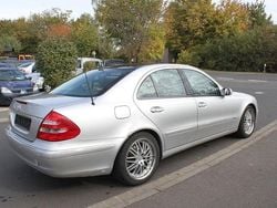 Silber Gebraucht 2004 Mercedes E500 Limousine | 7.850 € (Teuer)