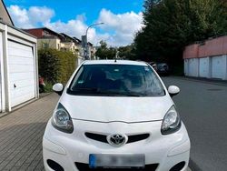 Weiß Gebraucht 2013 Toyota Aygo Kleinwagen | 2.500 € (Fairer Preis)