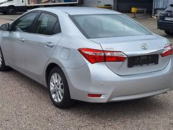 Silber Gebraucht 2015 Toyota Corolla Limousine | 12.299 € (Fairer Preis)