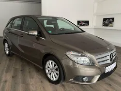 Grau Gebraucht 2013 Mercedes B180 Van / Kleinbus | 10.990 € (Fairer Preis)