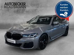 Grau Gebraucht 2023 BMW 530 M Sport Kombi | 44.696 € (Etwas zu teuer)