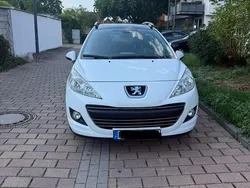 Weiß Gebraucht 2010 Peugeot 207 Premium Kombi | 3.400 € (Guter Preis)