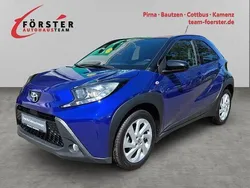 Juniper blue metallic/ night sky black Gebraucht 2022 Toyota Aygo Basis Kleinwagen | 16.550 € (Etwas zu teuer)