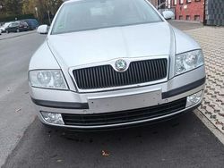 Rot Gebraucht 2006 Skoda Octavia Team Edition Limousine | 4.350 € (Fairer Preis)