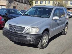 Silber Gebraucht 2002 Mercedes ML270 Edition SUV | 1.890 €