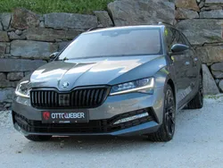 Grau Gebraucht 2023 Skoda Superb SportLine Kombi | 46.990 € (Fairer Preis)