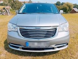 Grau Gebraucht 2014 Chrysler Voyager Van / Kleinbus | 15.999 €