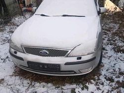 Silber Gebraucht 2003 Ford Mondeo Kombi | 2.500 €