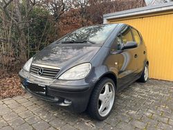 Grau Gebraucht 2001 Mercedes A140 AMG Van / Kleinbus | 1.799 € (Fairer Preis)