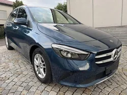 Blau Gebraucht 2019 Mercedes B200 Van / Kleinbus | 19.490 € (Guter Preis)