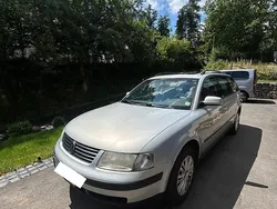 Grün Gebraucht 2000 VW Passat Kombi | 2.999 € (Teuer)