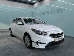 Weiß Gebraucht 2024 Kia Ceed Vision Limousine | 22.980 € (Superpreis)