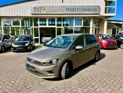 Gold Gebraucht 2016 VW Golf Sportsvan Allstar Van / Kleinbus | 13.990 € (Fairer Preis)