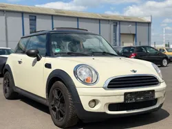 Weiß Gebraucht 2009 Mini ONE Kleinwagen | 3.999 € (Etwas zu teuer)