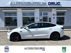 Pearl white multicoat Gebraucht 2021 Tesla Model 3 Performance Limousine | 28.980 € (Fairer Preis)