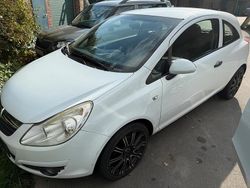 Weiß Gebraucht 2009 Opel Corsa Kleinwagen | 1.800 €