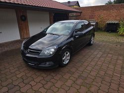 Schwarz Gebraucht 2005 Opel Astra GTC Limousine | 899 € (Fairer Preis)