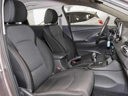 Silky bronze / met Gebraucht 2022 Hyundai i30 Trend Limousine | 13.280 € (Fairer Preis)