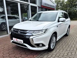 Weiß Gebraucht 2017 Mitsubishi Outlander P-HEV Plus SUV | 17.980 € (Fairer Preis)