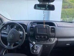 Silber Gebraucht 2016 Opel Vivaro Van | 17.000 € (Teuer)