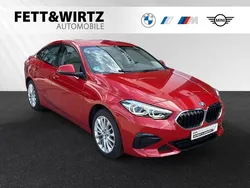 Melbourne rot metallic Gebraucht 2024 BMW 218 Sport Line Limousine | 29.900 € (Fairer Preis)