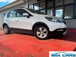 Weiß Gebraucht 2013 Renault Scénic III Initiale Paris Van / Kleinbus | 5.970 € (Fairer Preis)