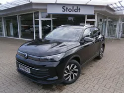 Deep black perleffekt Gebraucht 2024 VW Tiguan Life SUV | 44.480 €