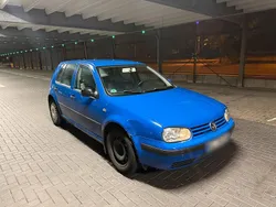 Blau Gebraucht 2001 VW Golf IV Kleinwagen | 1.000 € (Superpreis)