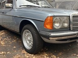 Blau Gebraucht 1980 Mercedes 230 Kombi | 20.800 €