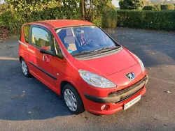 Rot Gebraucht 2006 Peugeot 1007 Kleinwagen | 2.690 € (Fairer Preis)