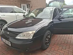Schwarz Gebraucht 2003 Ford Mondeo Ghia Limousine | 1.650 € (Fairer Preis)
