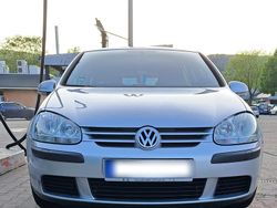 Grau Gebraucht 2004 VW Golf V Kombi | 2.300 € (Teuer)