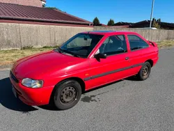 Rot Gebraucht 1996 Ford Escort Kleinwagen | 750 €