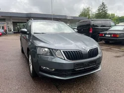 Grau Gebraucht 2017 Skoda Octavia Ambition Kombi | 7.199 € (Superpreis)