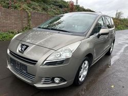 Grau Gebraucht 2012 Peugeot 5008 Active Van / Kleinbus | 5.300 € (Fairer Preis)