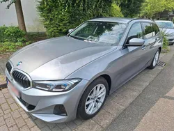 Grau Gebraucht 2024 BMW 318 Comfort Edition Kombi | 29.988 € (Superpreis)