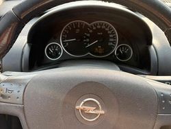 Blau Gebraucht 2005 Opel Combo Van / Kleinbus | 2.200 € (Teuer)