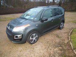 Grau Gebraucht 2017 Citroën C3 Picasso SELECTION Van / Kleinbus | 5.799 € (Etwas zu teuer)