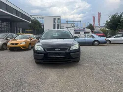 Marineblau Gebraucht 2006 Ford Focus Trend Kleinwagen | 1.300 € (Fairer Preis)