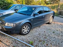 Grau Gebraucht 2001 Audi A4 Limousine | 1.290 € (Guter Preis)