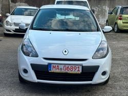 Weiß Gebraucht 2013 Renault Clio III Collection Kleinwagen | 2.700 € (Guter Preis)