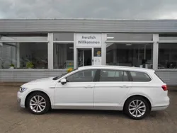 Weiß Gebraucht 2018 VW Passat GTE Kombi | 17.999 €