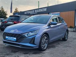 Blau Neu 2024 Hyundai i20 Essential Limousine | 18.990 € (Fairer Preis)