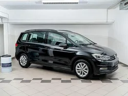 Schwarz Gebraucht 2023 VW Touran Comfortline Van / Kleinbus | 30.700 € (Fairer Preis)