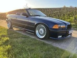 Blau Gebraucht 1993 BMW 325 Cabriolet M Sport Cabrio | 17.500 €