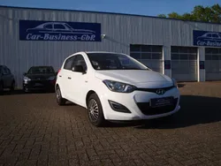 Weiß Gebraucht 2015 Hyundai i20 Classic Limousine | 5.450 € (Etwas zu teuer)