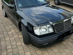 Schwarz Gebraucht 1991 Mercedes E300 AMG Kombi | 36.500 €