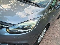 Grau Gebraucht 2018 Opel Zafira Tourer Van / Kleinbus | 12.099 € (Fairer Preis)